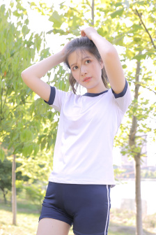 《年轻女教师》在线播放